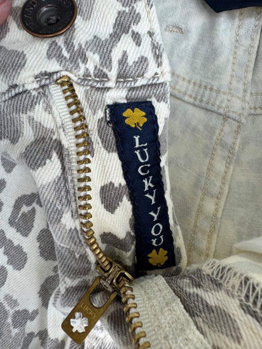Lucky Brand Riley Animal Print Denim Shorts 6/28 Spring Cheetah Beach Travel - Picture 7 of 16